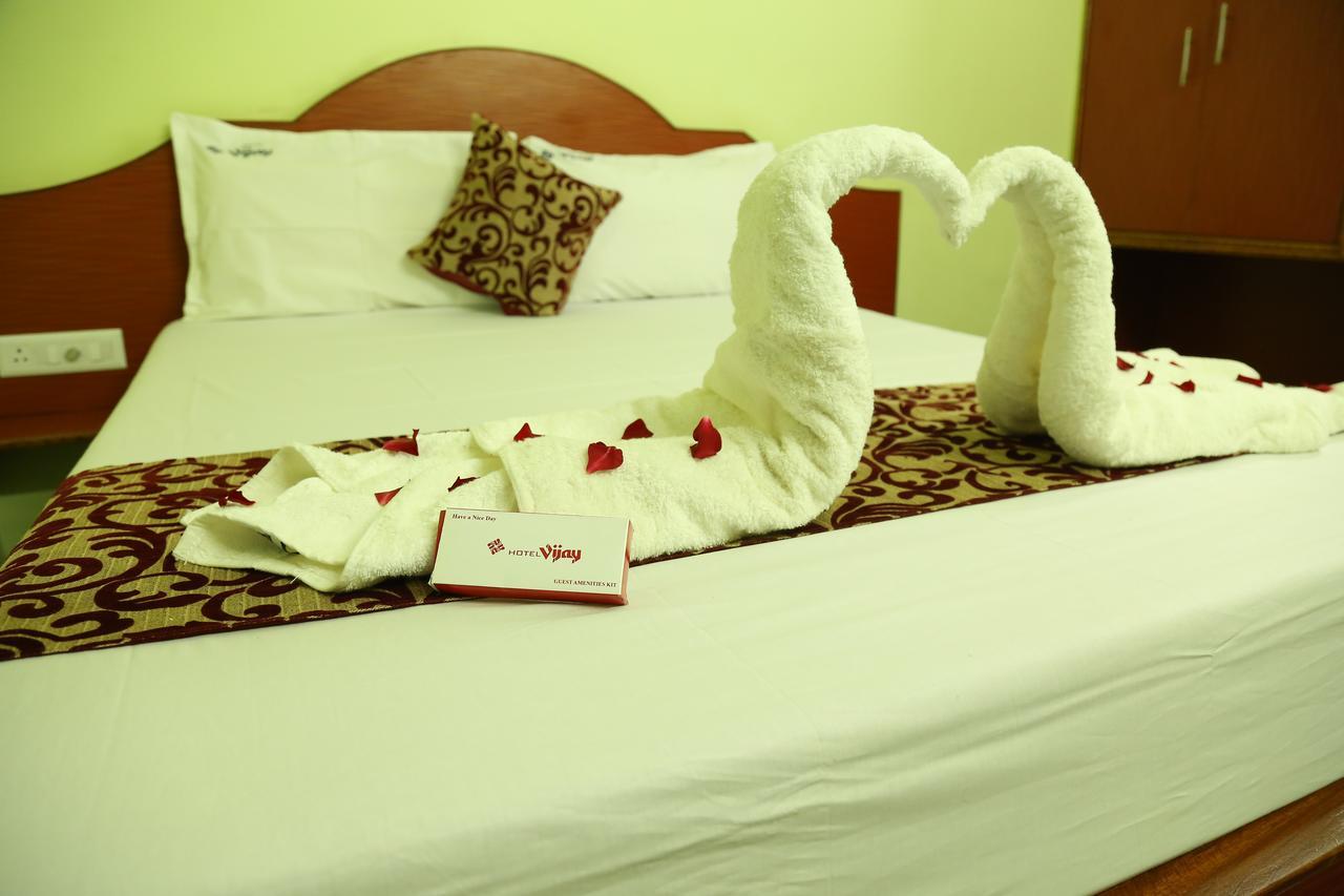 Hotel Vijay Pollachi Bagian luar foto
