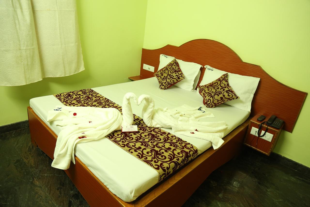 Hotel Vijay Pollachi Bagian luar foto